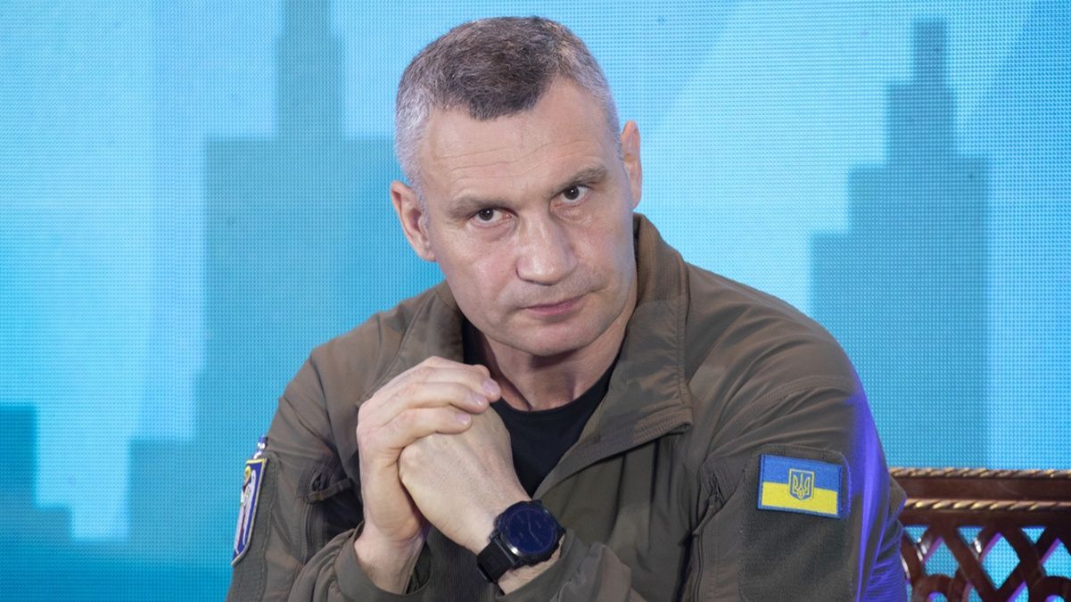 Мер Києва відреагував на чутки про скляні зупинки