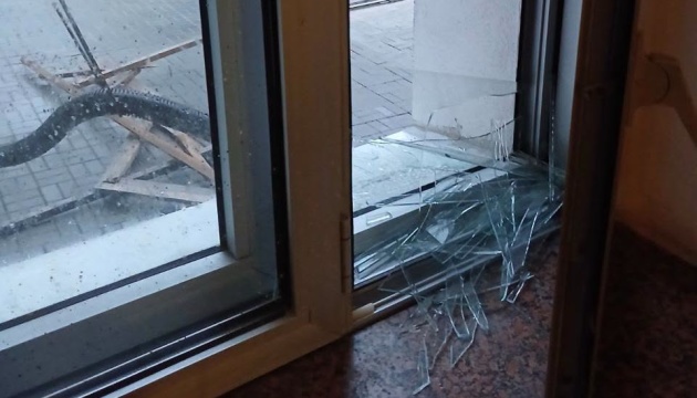 У Києві внаслідок російської атаки пошкоджена будівля НКРЕКП