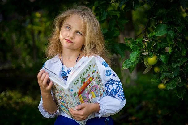 27 жовтня в Україні святкують День української писемності та мови / © pexels.com