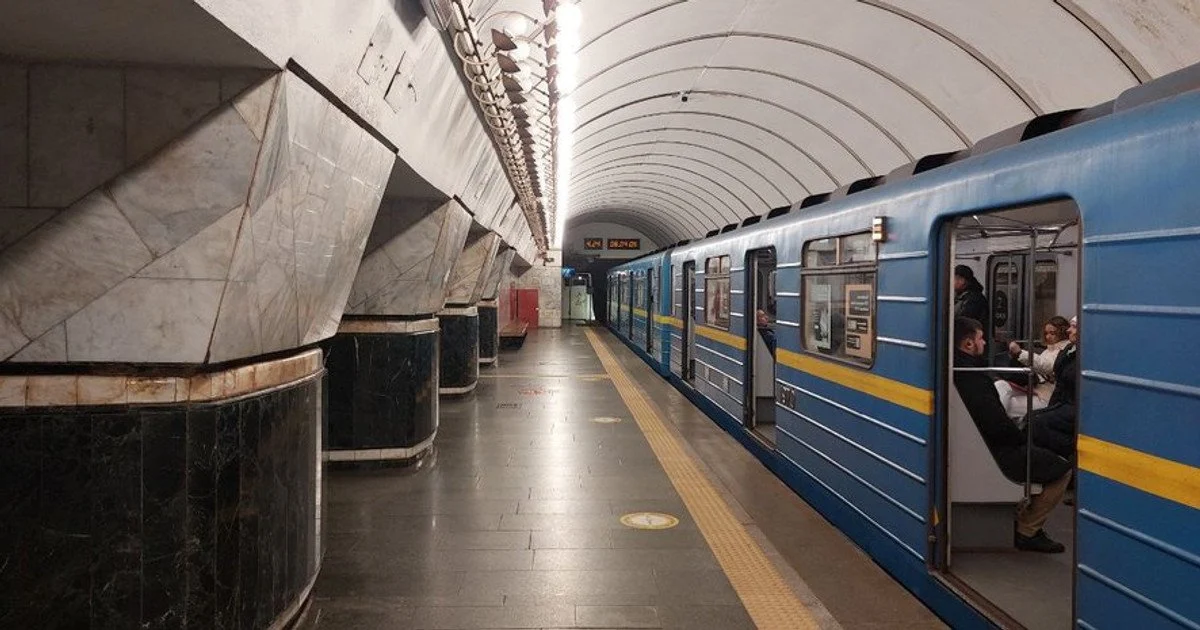 У Києві дитина потрапила під потяг
