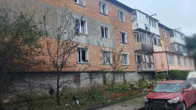 Росія атакувала Хмельниччину: горить підприємство, є поранені