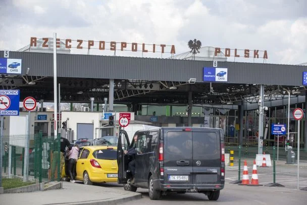 Польща готує несподіваний крок на кордоні з Україною через атаки РФ: що буде з перевірками