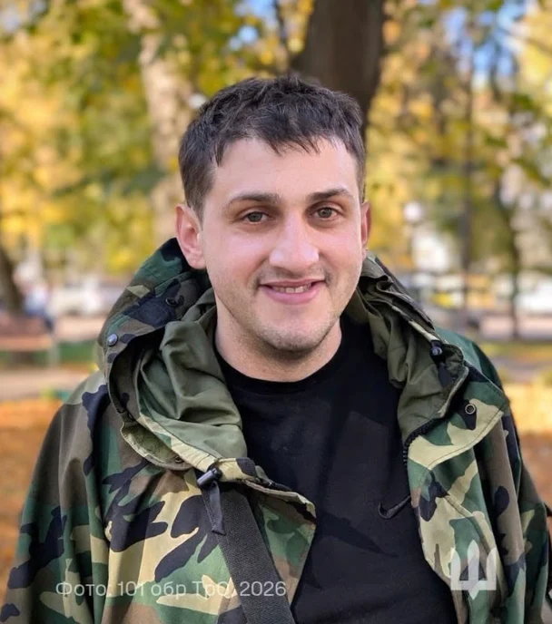 Понад 10 км пішки заради порятунку побратимів: зірка "МастерШеф" Віктор Перехрест дістав поранення