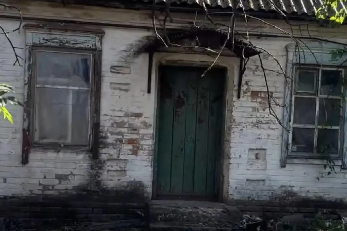 Українка придбала старовинну садибу з конюшнею в незвичайному селі: що в ньому особливого
